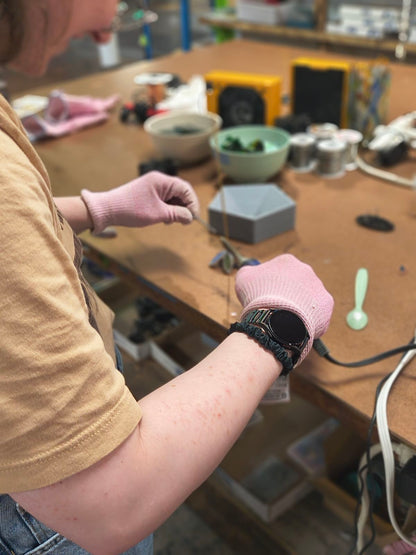 Valentine’s Day Stained Glass Classes ❤️