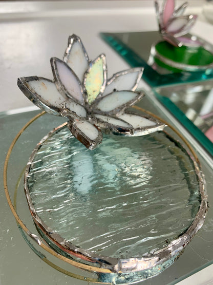 3D lotus on a flat leaf lilypad