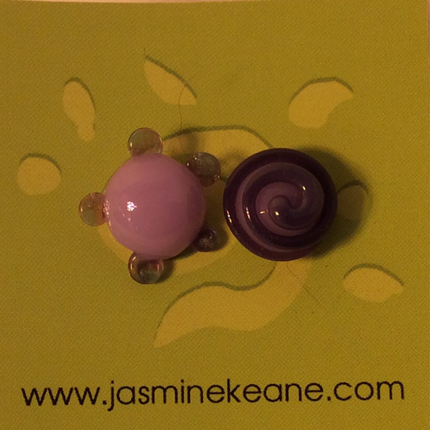 BM-stud earrings